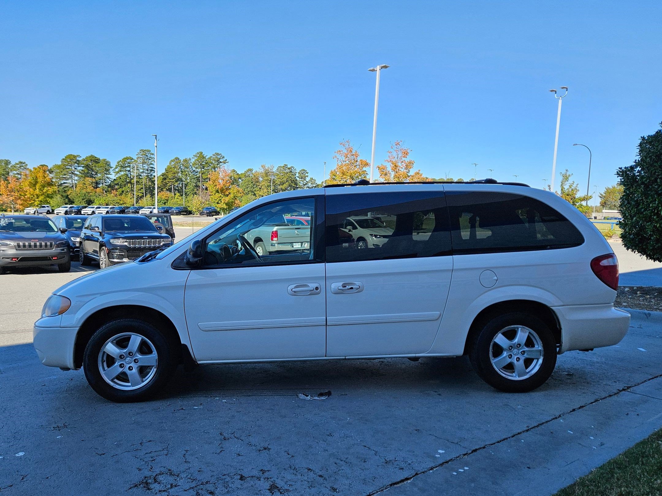 Used 2007 Dodge Grand Caravan SXT image 4