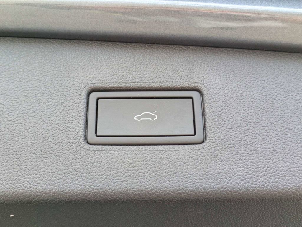 Certified 2023 Volkswagen Tiguan SEL R-Line image 16