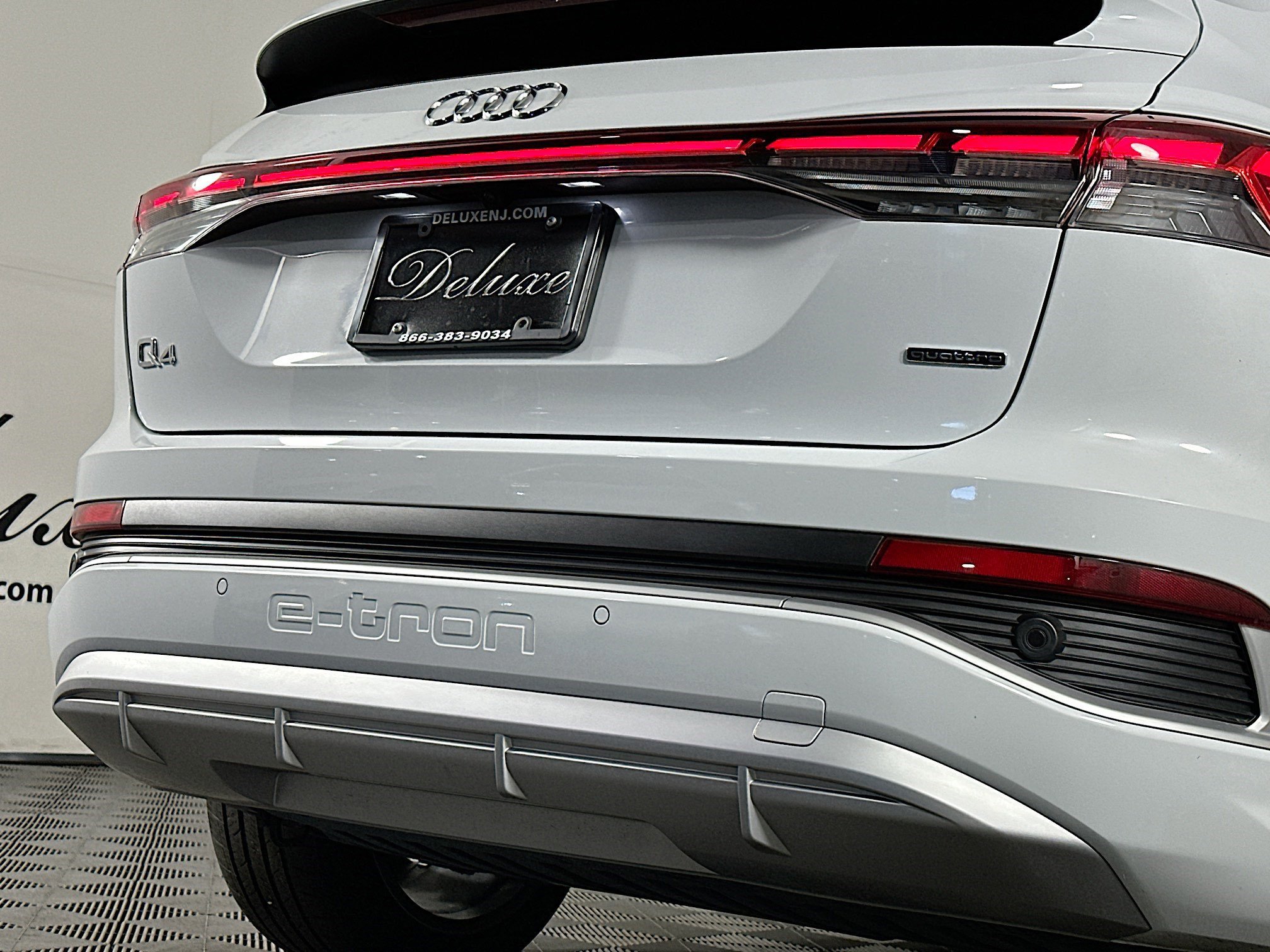 Used 2024 Audi Q4 e-tron Prestige image 26