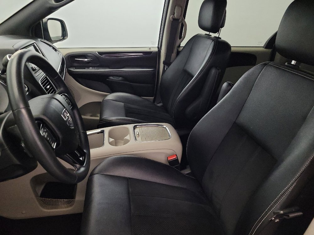 Used 2019 Dodge Grand Caravan SXT image 17