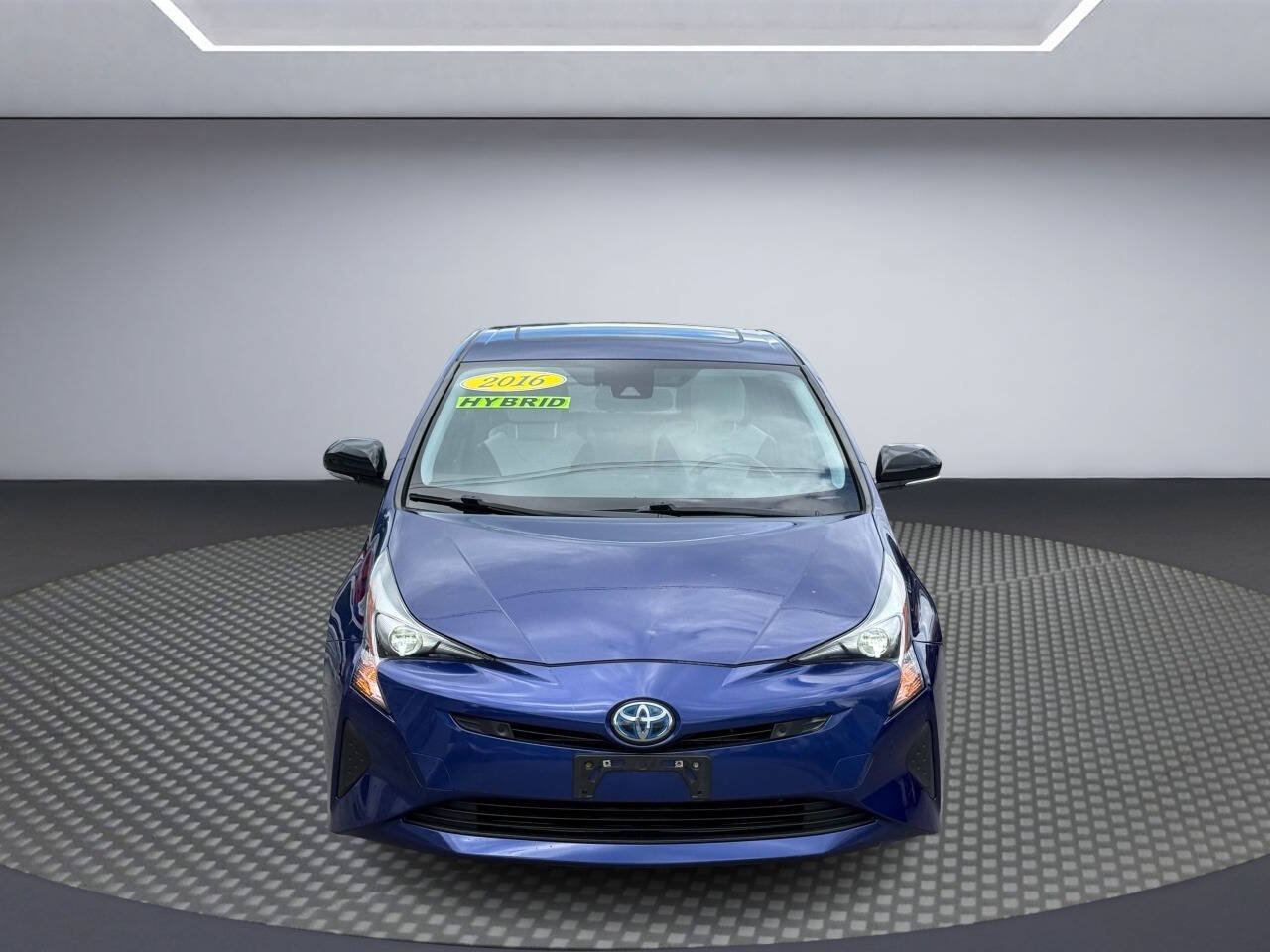 Used 2016 Toyota Prius Four w/ Advanced Technology Package FWD image 2