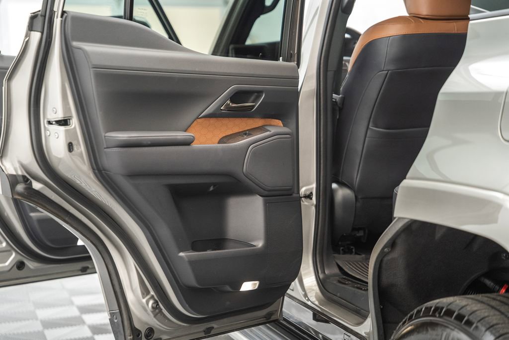 Used 2025 Lexus GX 550 w/ Cold Area Package image 44