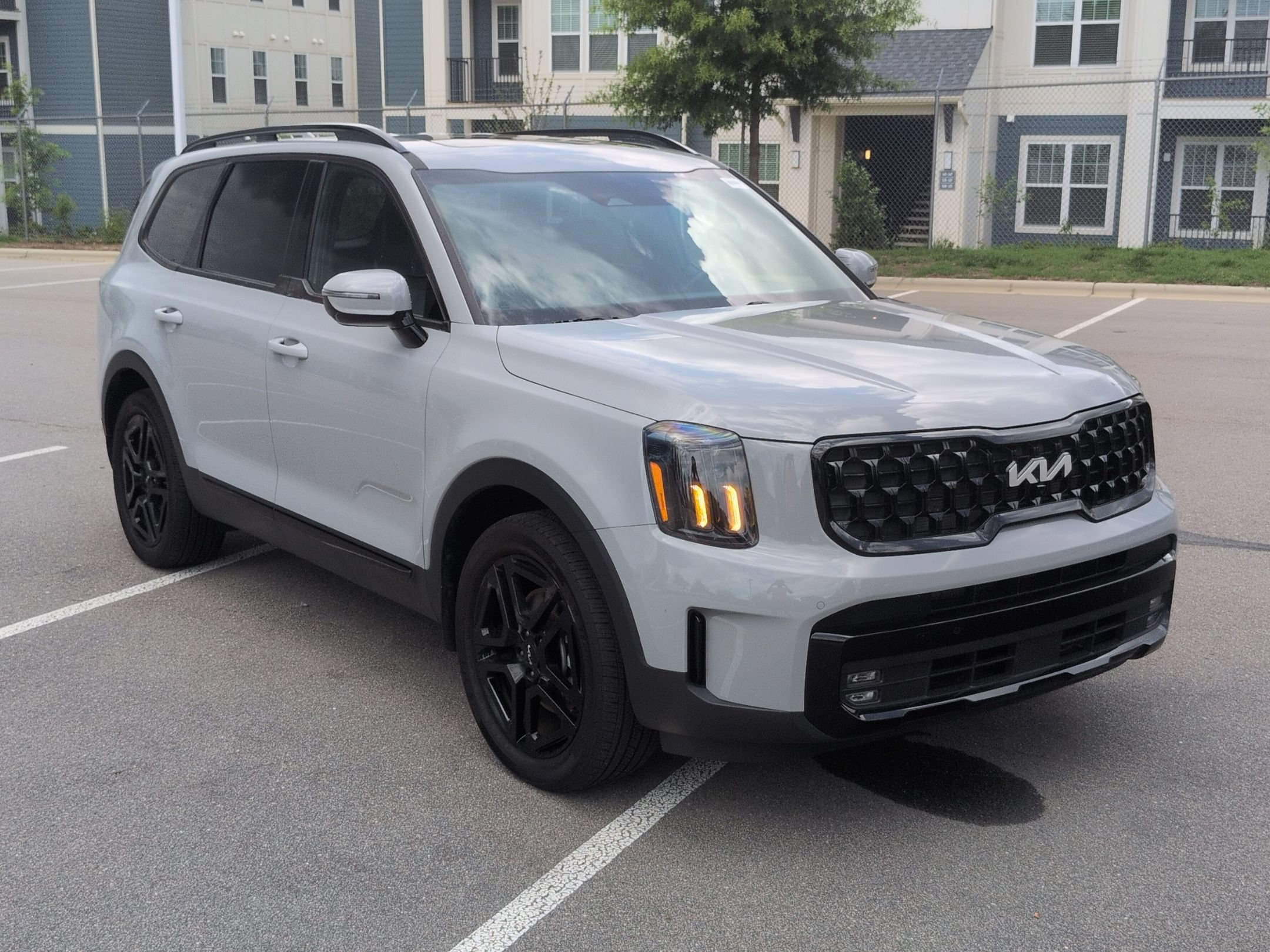Used 2024 Kia Telluride SX Prestige X-Line AWD/4WD image 2