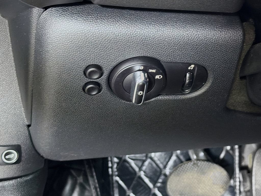 Used 2014 MINI Cooper 2-Door Hardtop FWD image 11