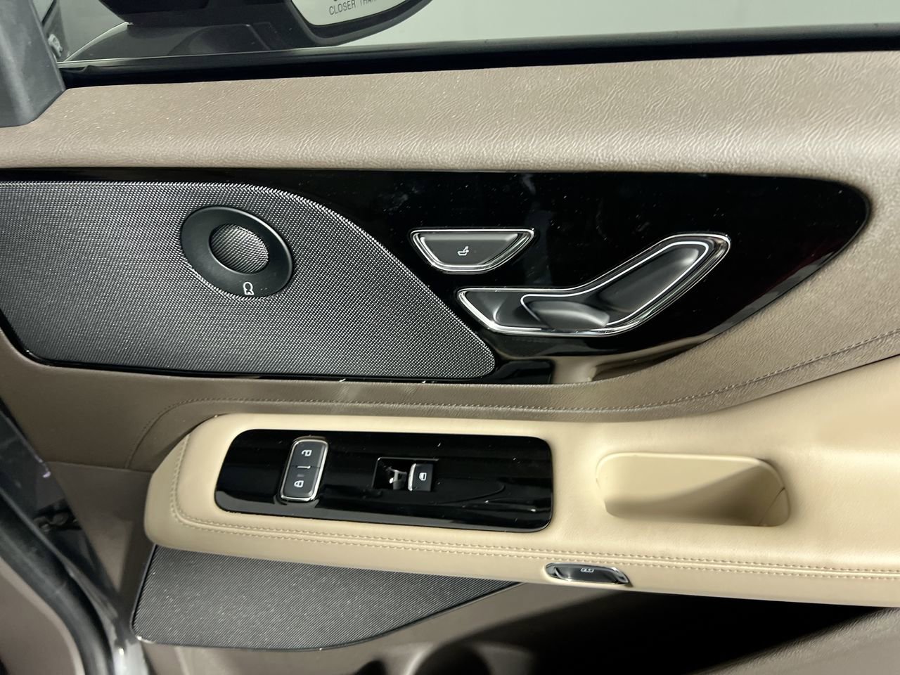 Used 2024 Lincoln Aviator Reserve w/ Elements Package Plus RWD image 29