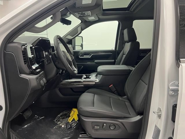 New 2026 Chevrolet Silverado 2500 LTZ w/ LTZ Premium Package AWD/4WD image 6
