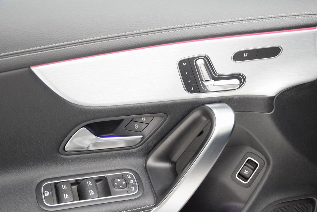 Used 2023 Mercedes-Benz CLA 250 image 24