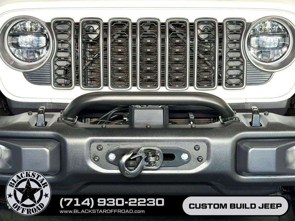 Used 2025 Jeep Wrangler Unlimited Rubicon AWD/4WD image 5