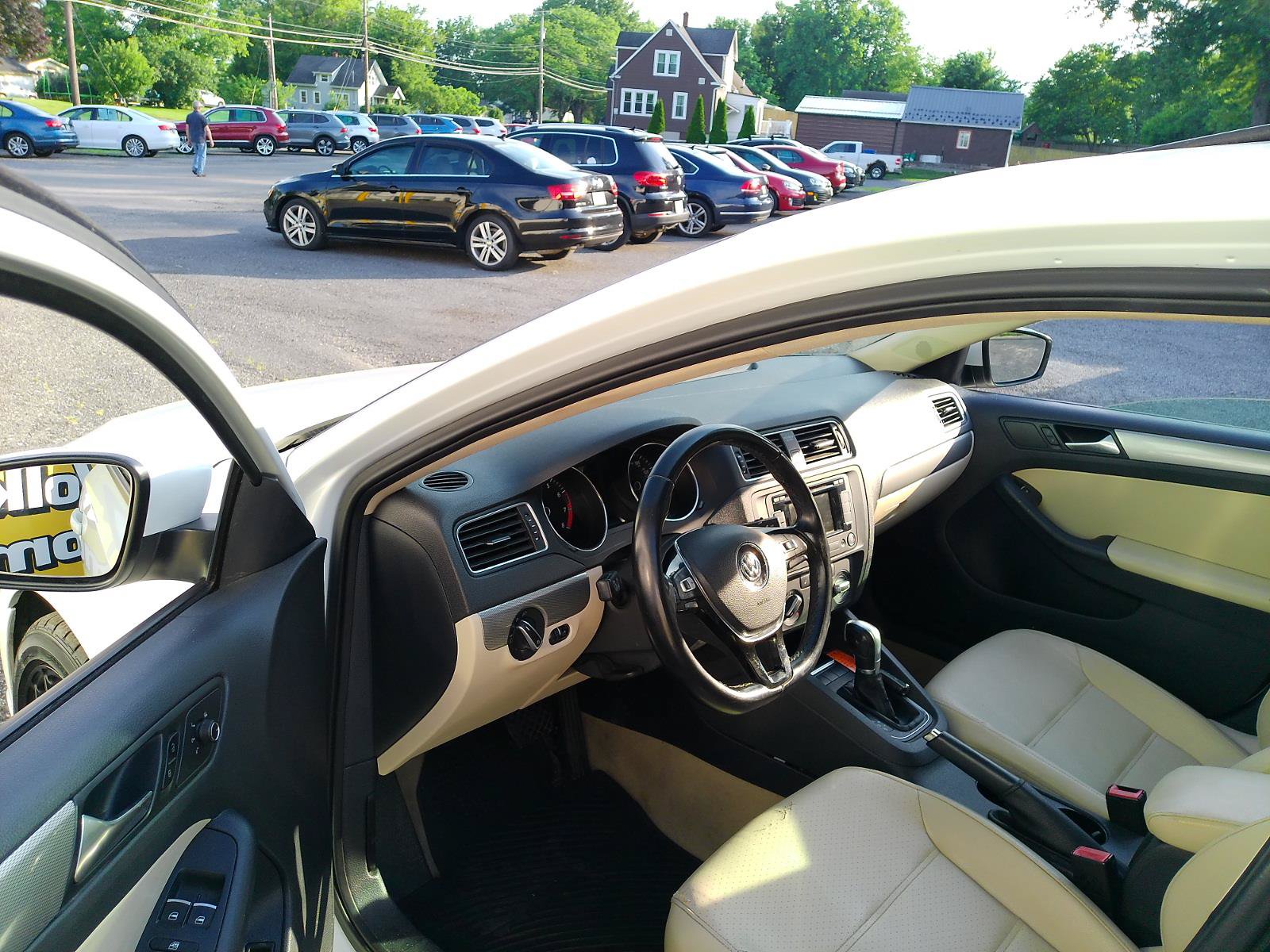 Used 2015 Volkswagen Jetta SE FWD image 4