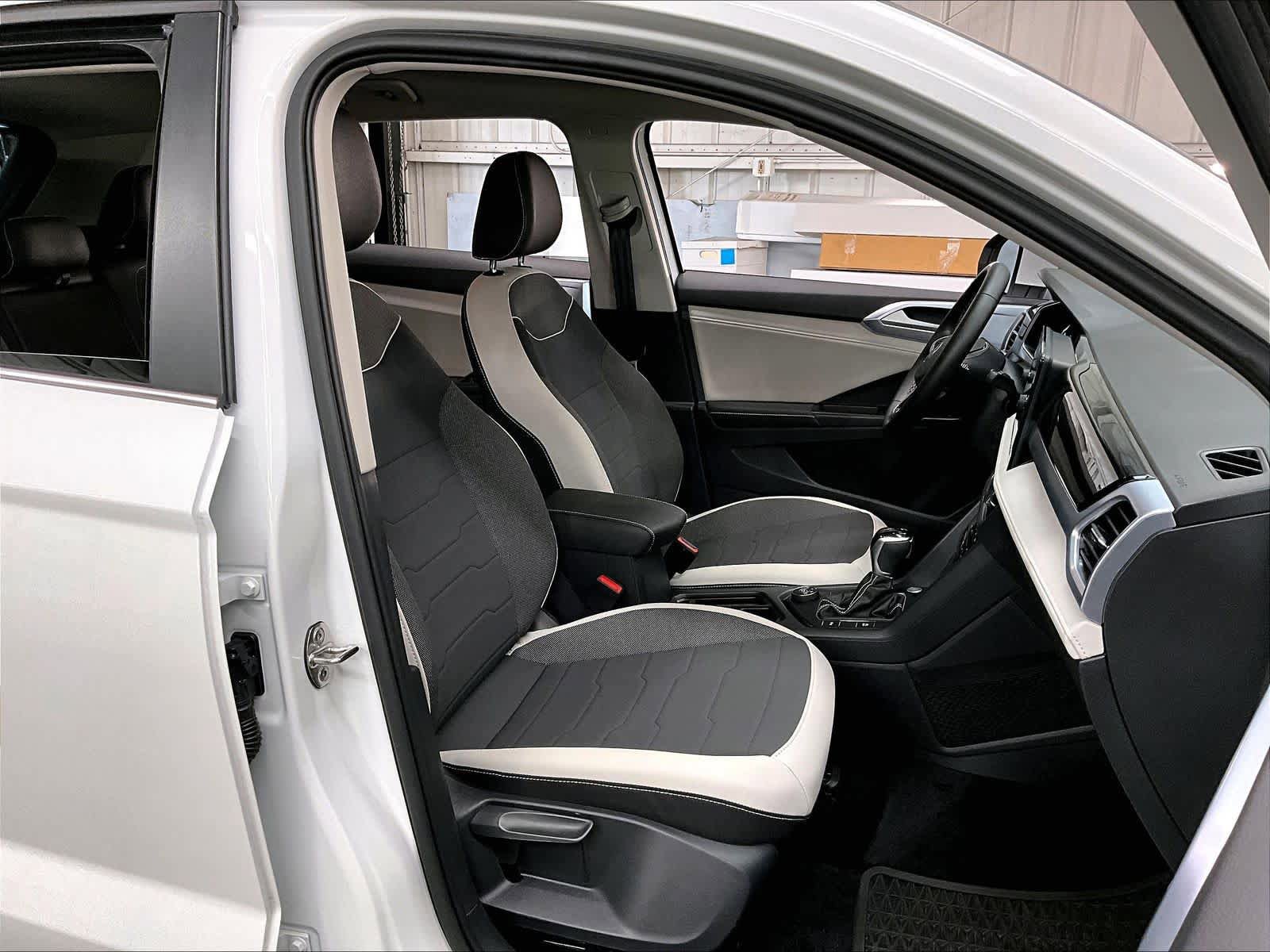 Certified 2025 Volkswagen Taos SE AWD/4WD image 9