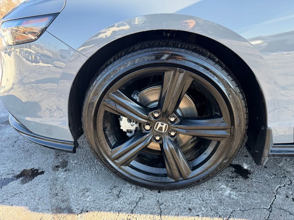 Used 2025 Honda Accord Sport image 9