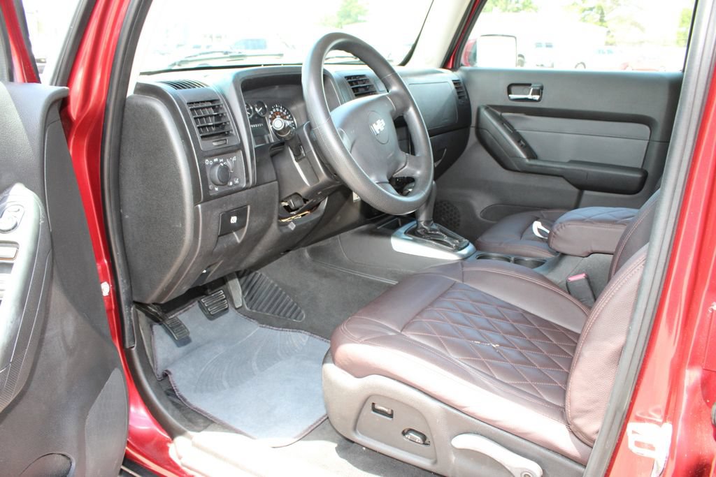 Used 2010 HUMMER H3T w/ Appearance Package AWD/4WD image 8