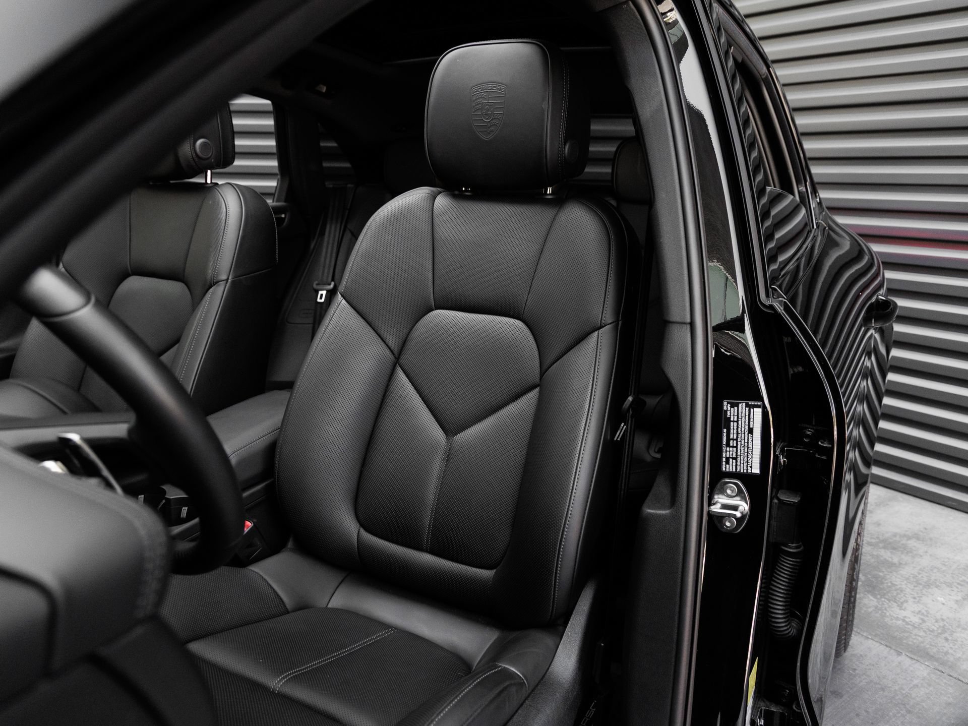 Certified 2026 Porsche Macan AWD/4WD image 5