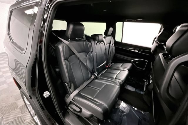 Used 2022 Jeep Wagoneer Series II AWD/4WD image 25