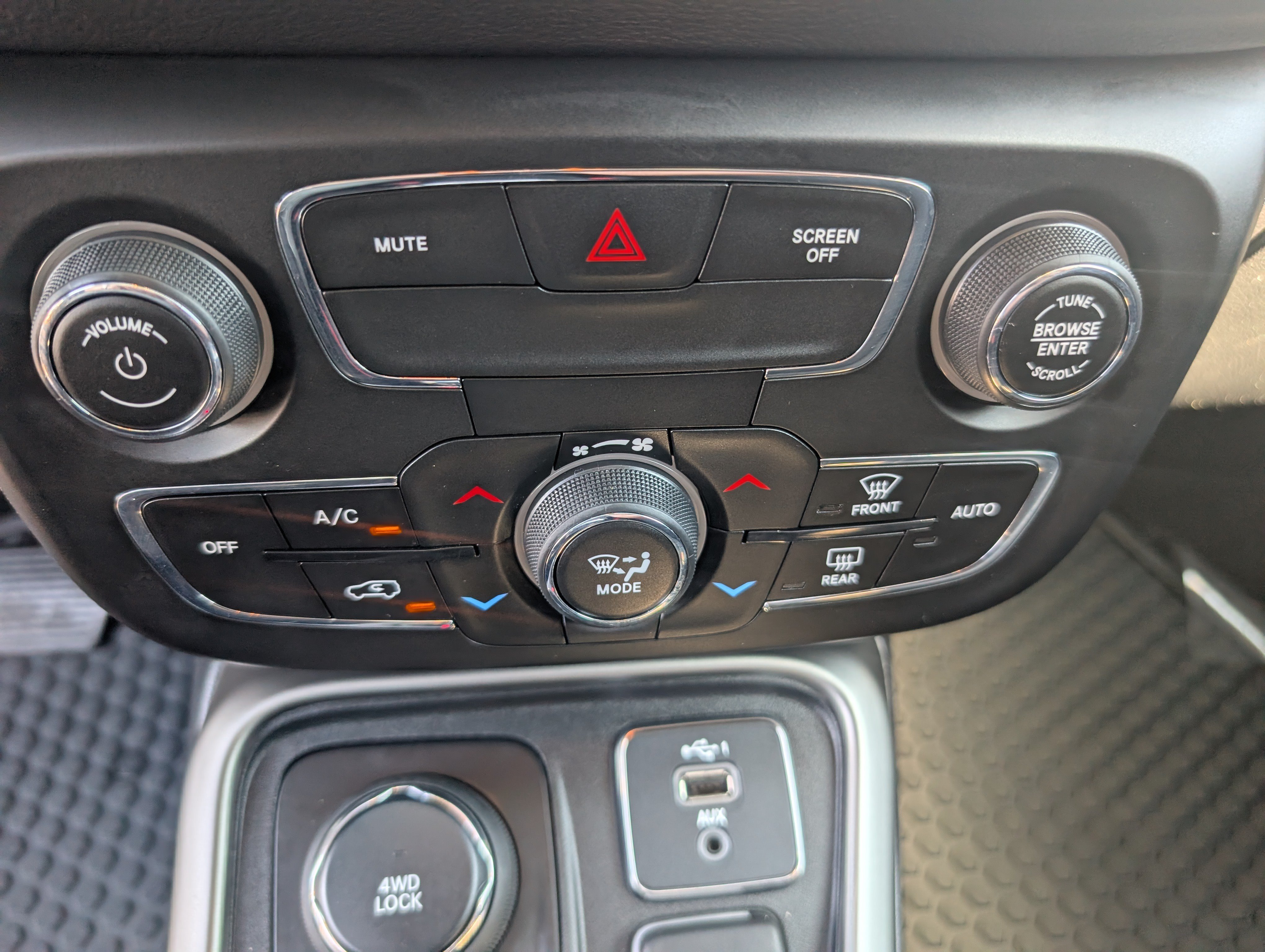 Used 2021 Jeep Compass Latitude w/ Convenience Group AWD/4WD image 19