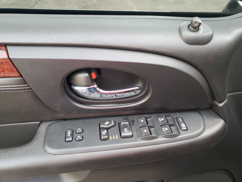 Used 2008 GMC Envoy Denali w/ Sun And 6-Disc Cd Package image 25