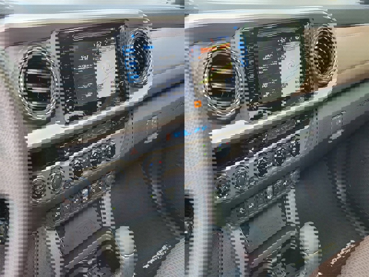 Used 2018 Toyota Tacoma Limited image 25