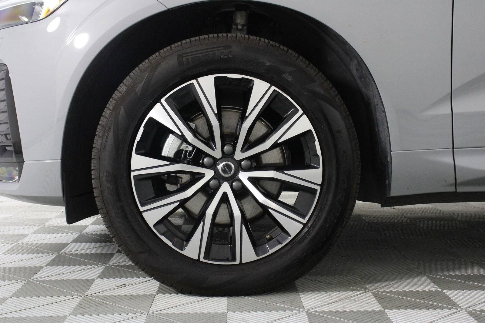 Certified 2025 Volvo XC60 B5 Core AWD/4WD image 28