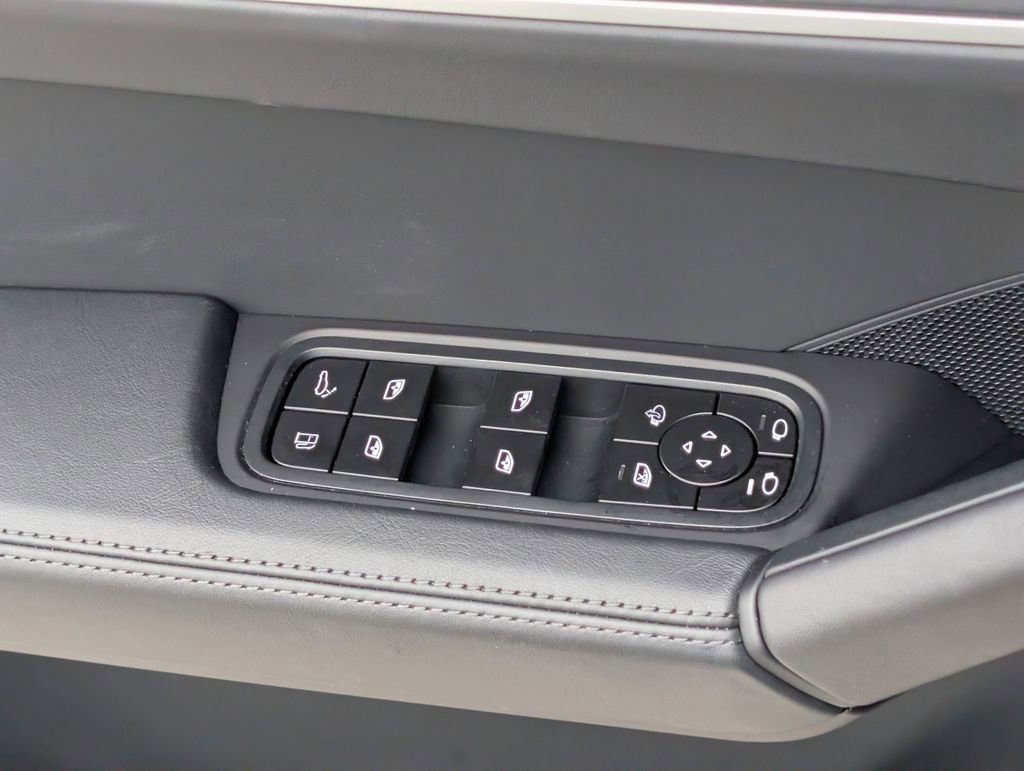 Certified 2025 Porsche Cayenne Turbo image 19