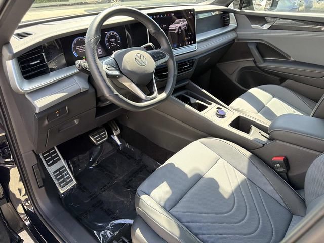 Certified 2025 Volkswagen Tiguan SE R-Line FWD image 12