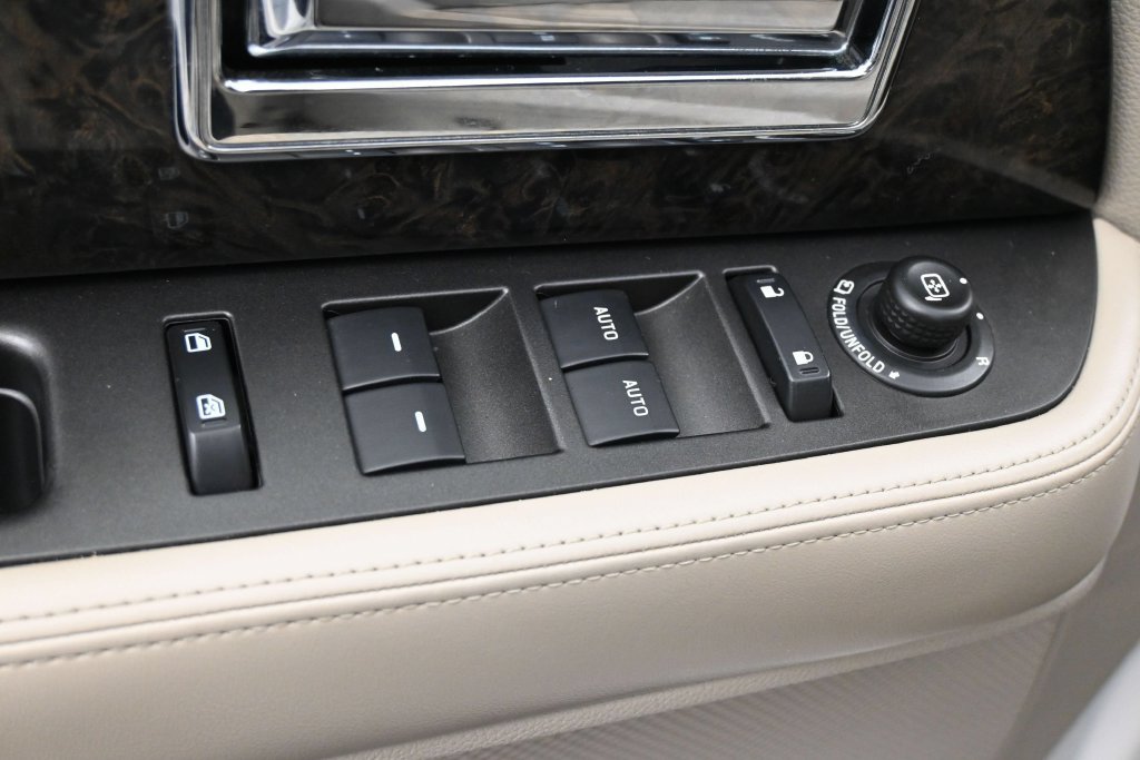 Used 2017 Lincoln Navigator Select RWD image 3