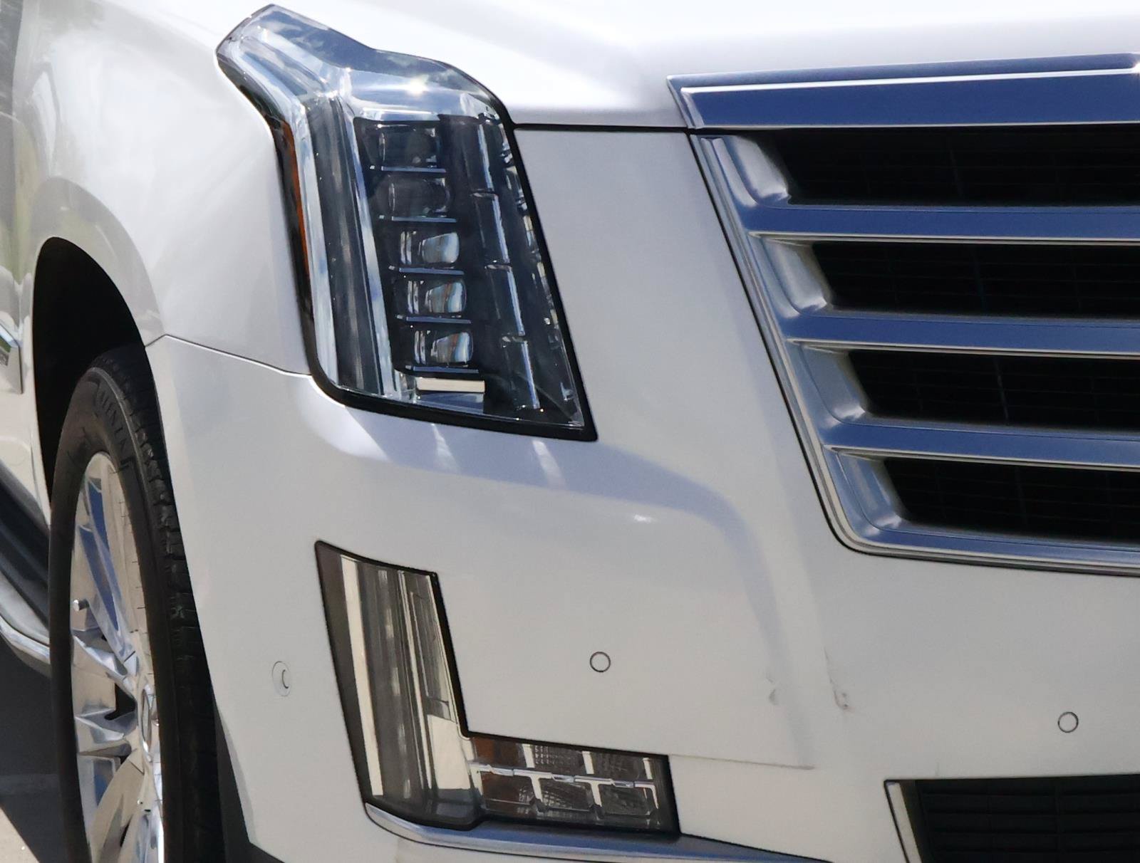 Used 2018 Cadillac Escalade Luxury RWD image 9
