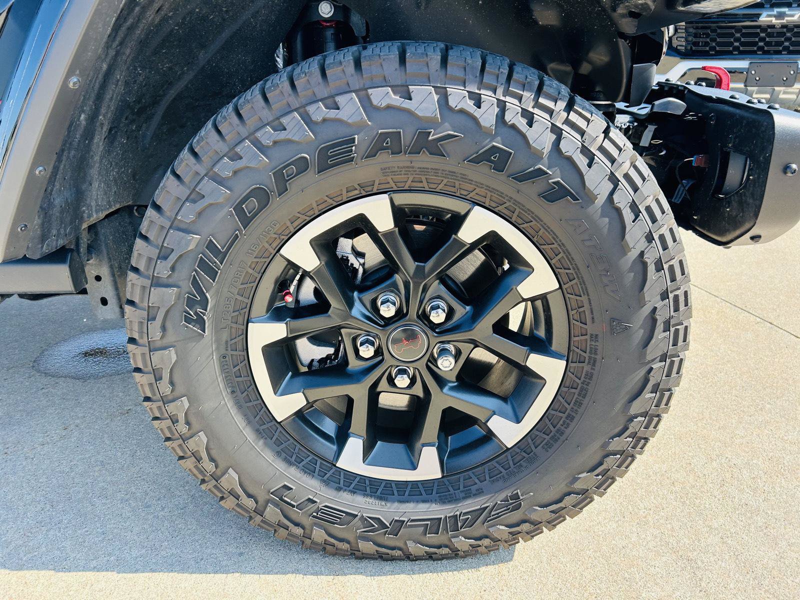 Used 2024 Jeep Gladiator Rubicon AWD/4WD image 42