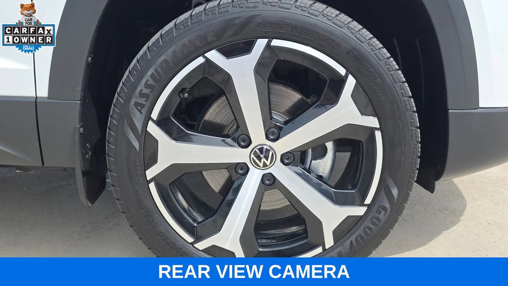 Used 2025 Volkswagen Taos SEL AWD/4WD image 11