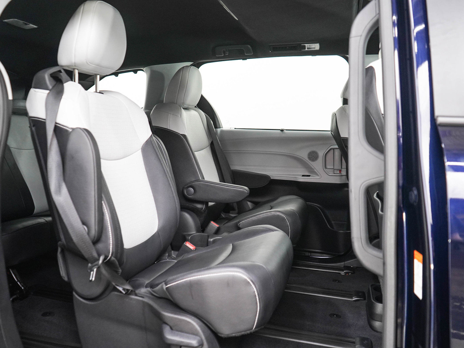 Used 2026 Toyota Sienna AWD image 12