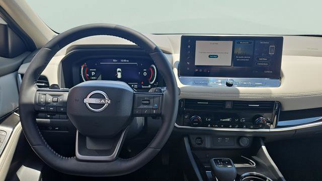 Used 2025 Nissan Rogue SL AWD/4WD image 10