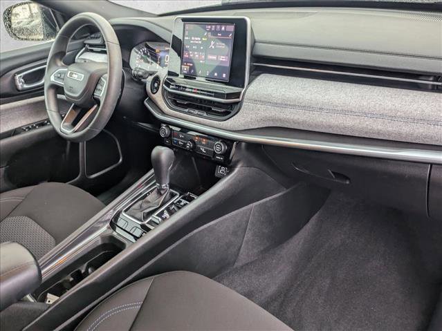 Used 2025 Jeep Compass Sport image 21