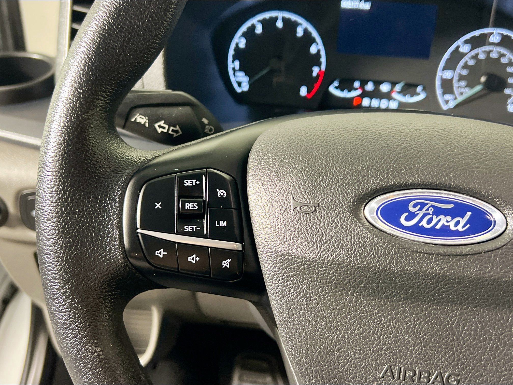 Used 2023 Ford Transit 350 XLT image 17