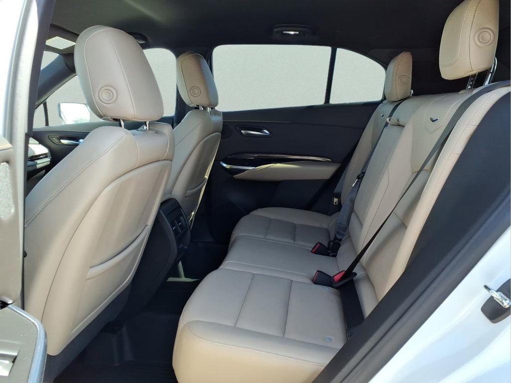 Used 2024 Cadillac XT4 Luxury w/ Cold Weather Package image 17