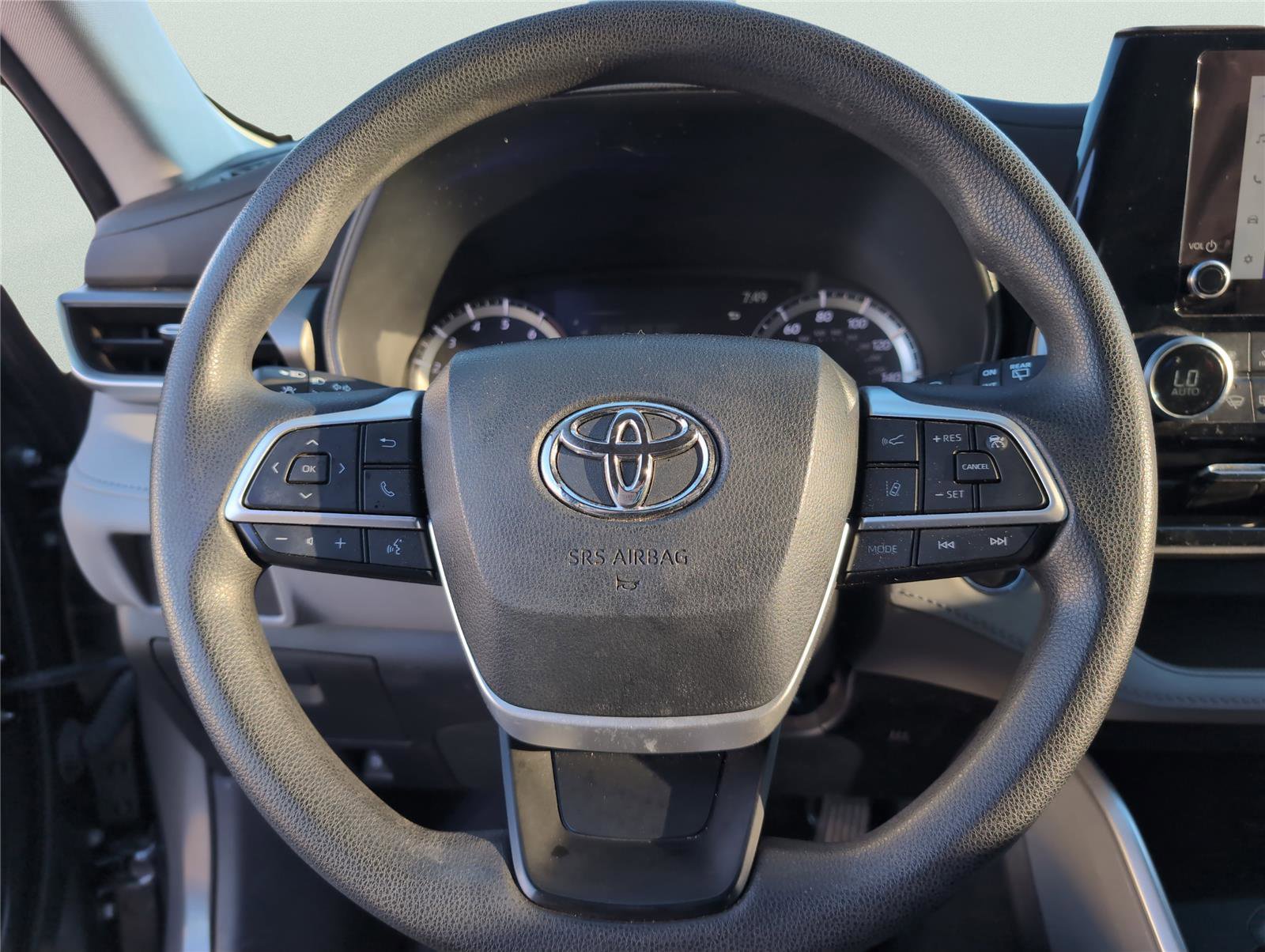 Used 2023 Toyota Highlander L image 21