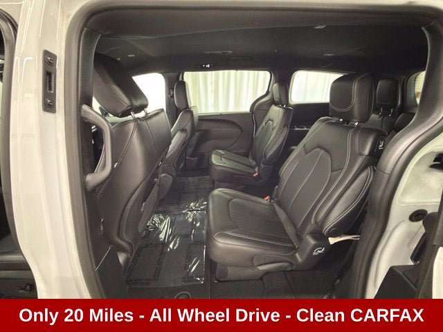 Used 2025 Chrysler Pacifica Select AWD/4WD image 20