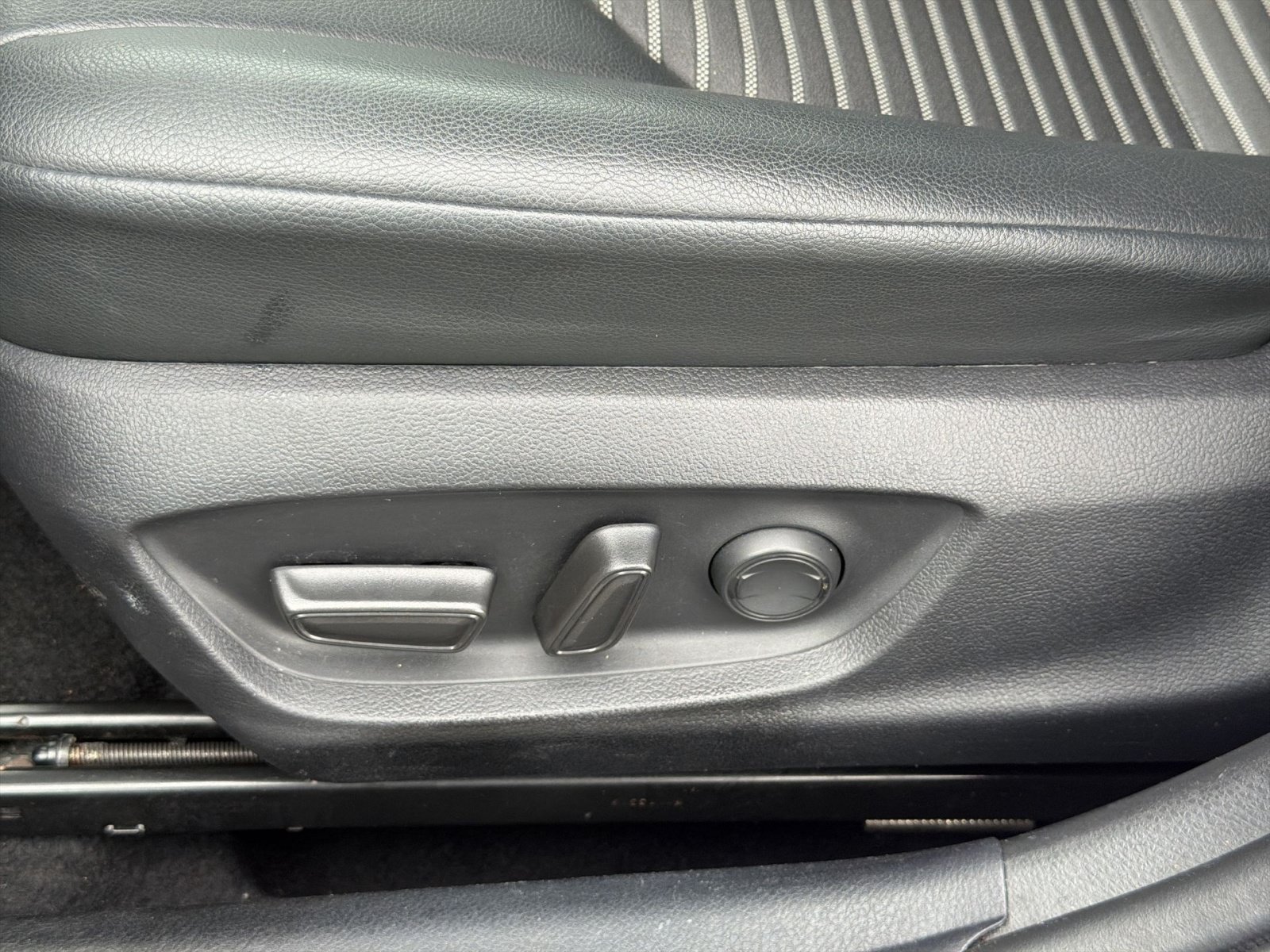 Used 2023 Toyota Camry SE FWD image 12