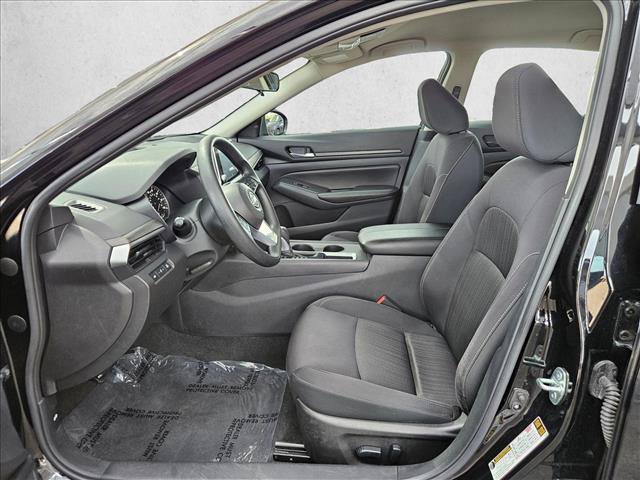 Used 2025 Nissan Altima 2.5 SV FWD image 15