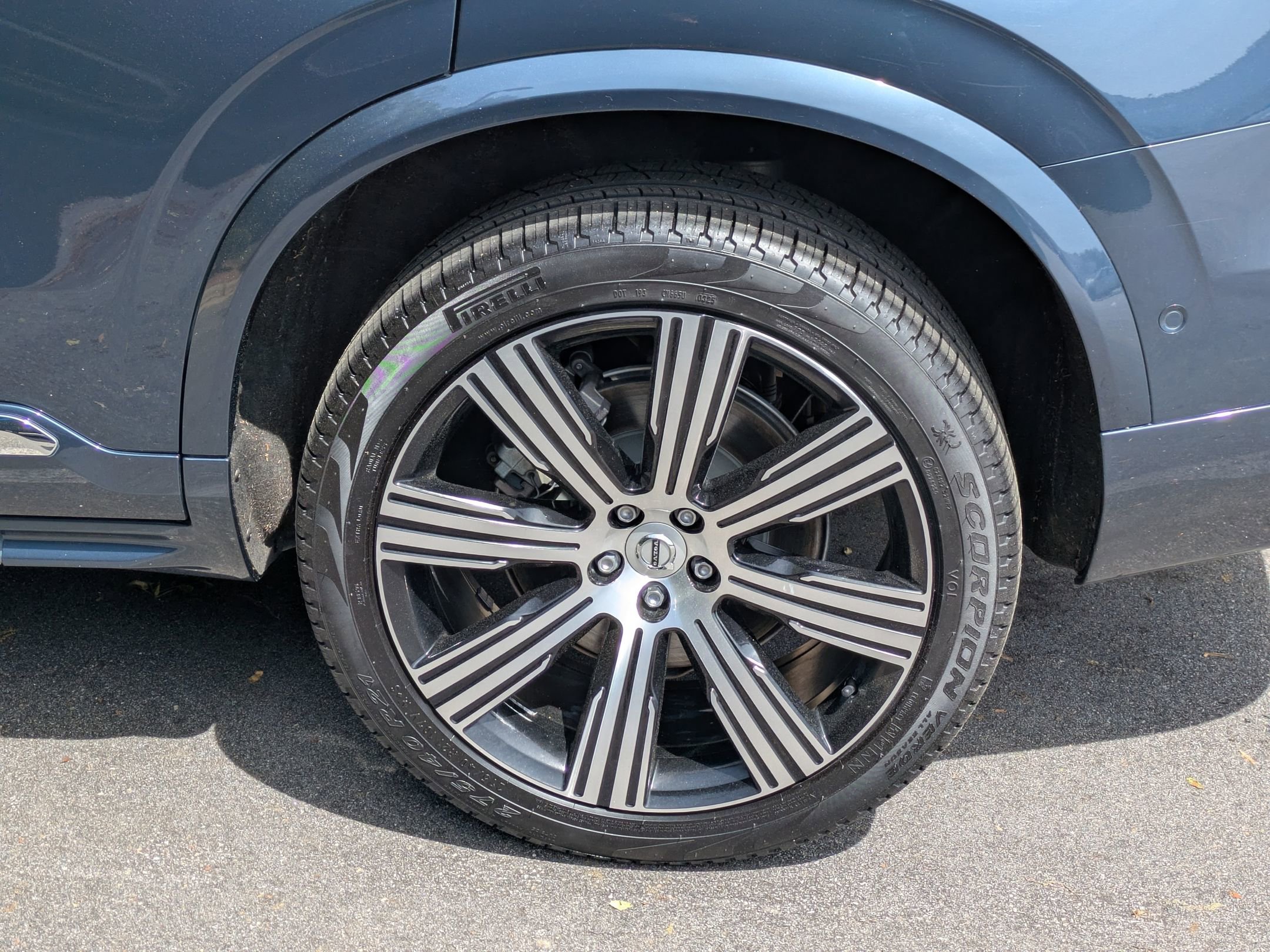 Used 2023 Volvo XC90 B6 Ultimate w/ Protection Package image 8