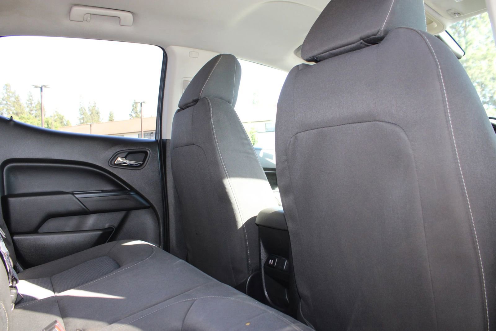 Used 2015 Chevrolet Colorado LT w/ LT Convenience Package RWD image 10