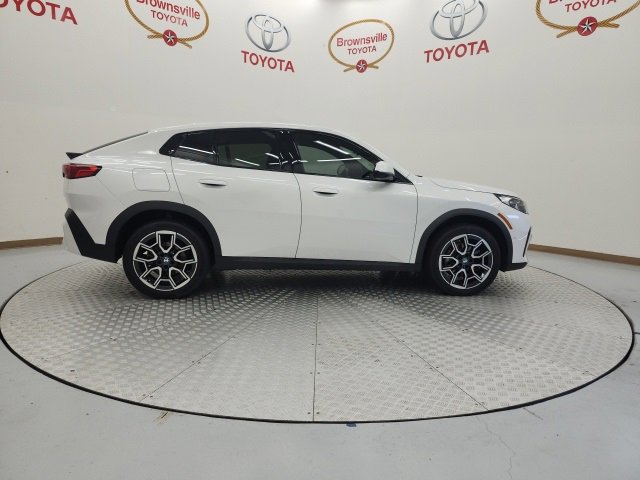 Used 2024 BMW X2 xDrive28i w/ Convenience Package image 3