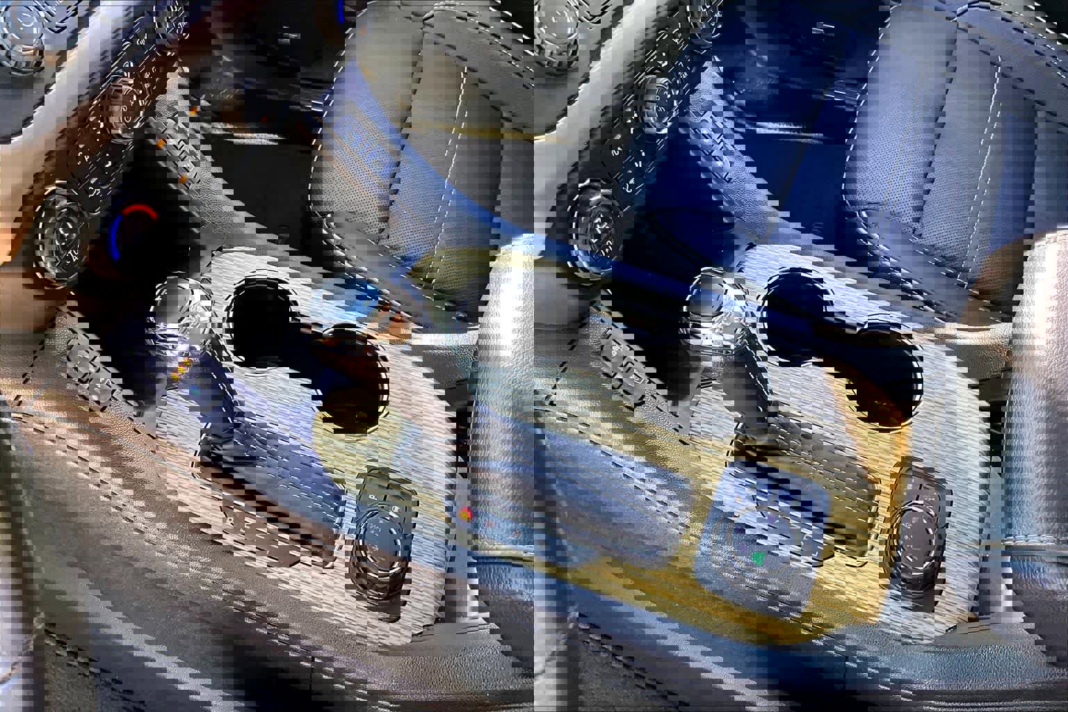 Used 2019 GMC Acadia Denali image 15