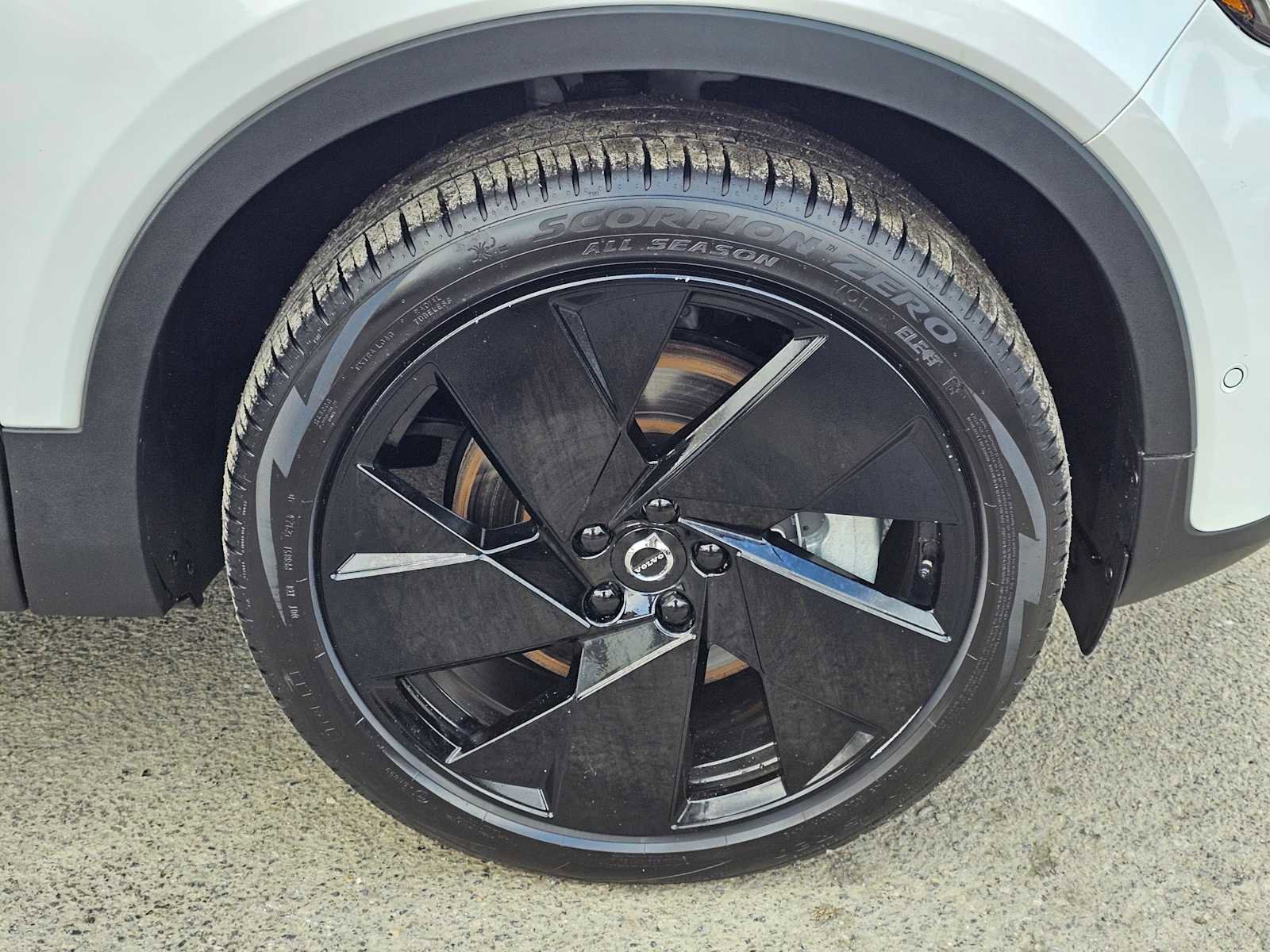 Used 2024 Volvo XC40 Recharge Ultimate w/ Protection Package Premier image 9