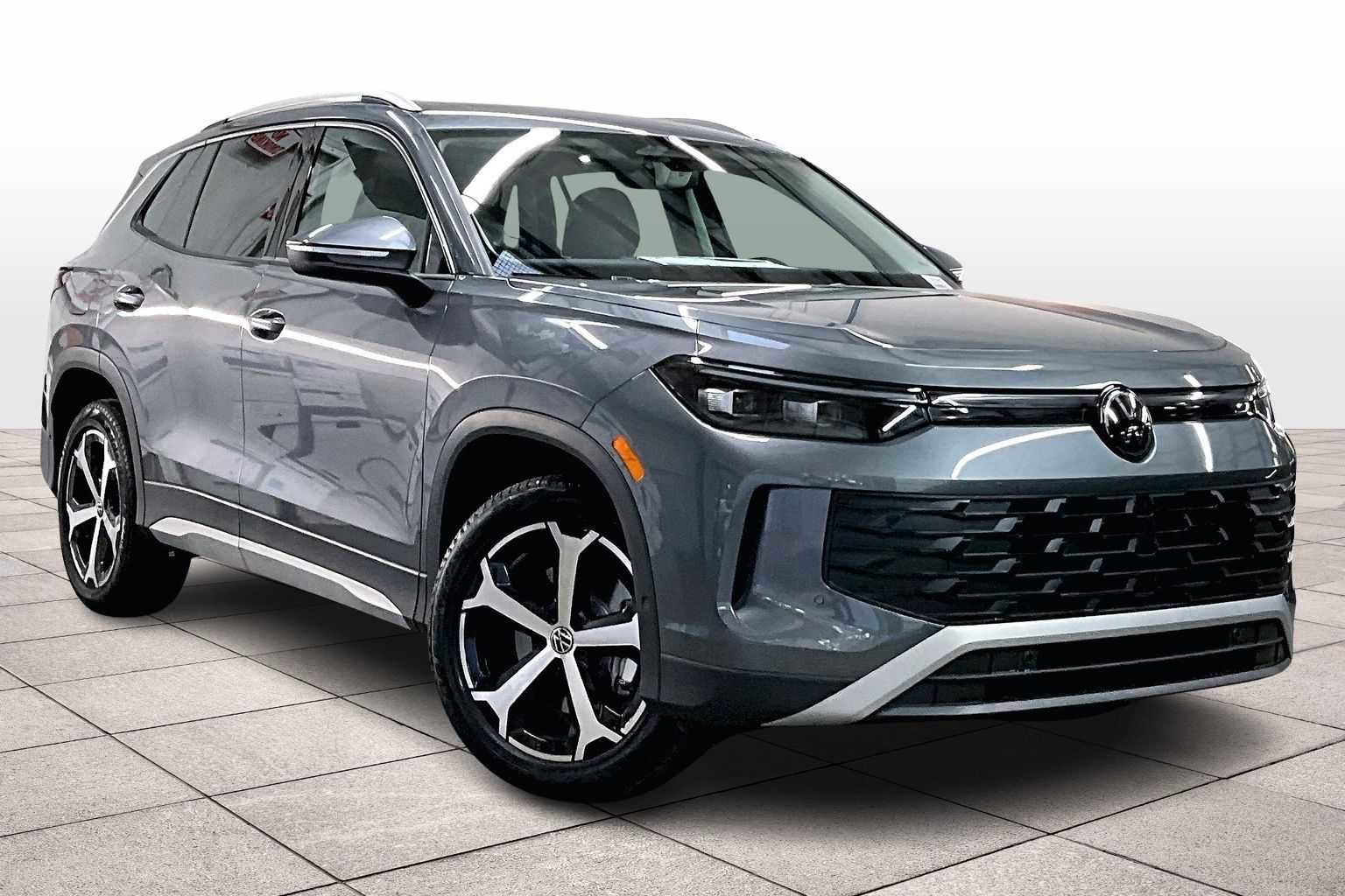 New 2026 Volkswagen Tiguan SE image 2