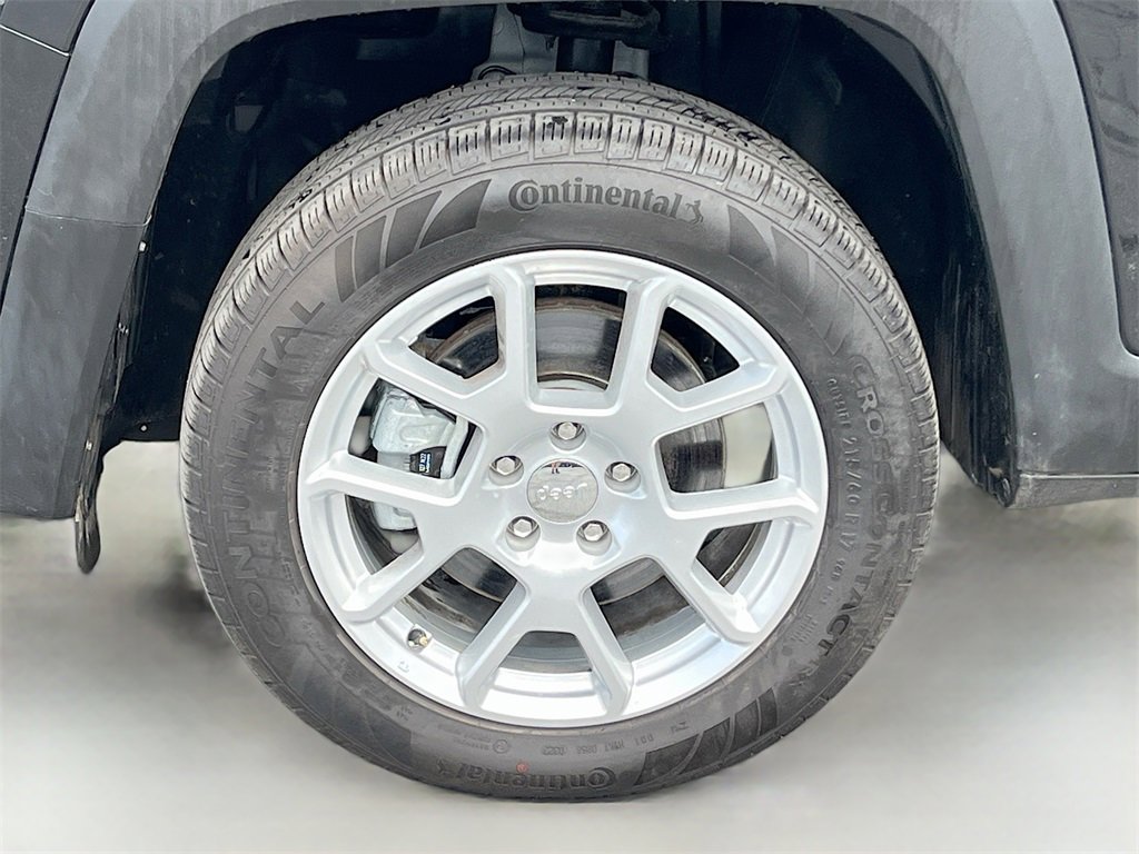 Used 2023 Jeep Renegade Latitude w/ Premium Group image 29
