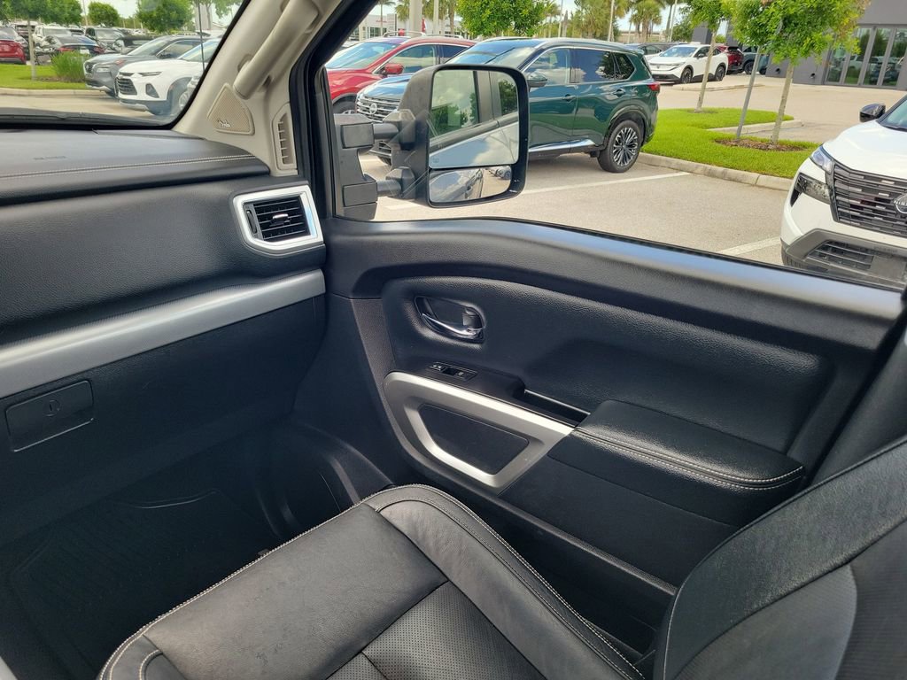 Used 2019 Nissan Titan PRO-4X w/ Pro-4x Convenience Package AWD/4WD image 20