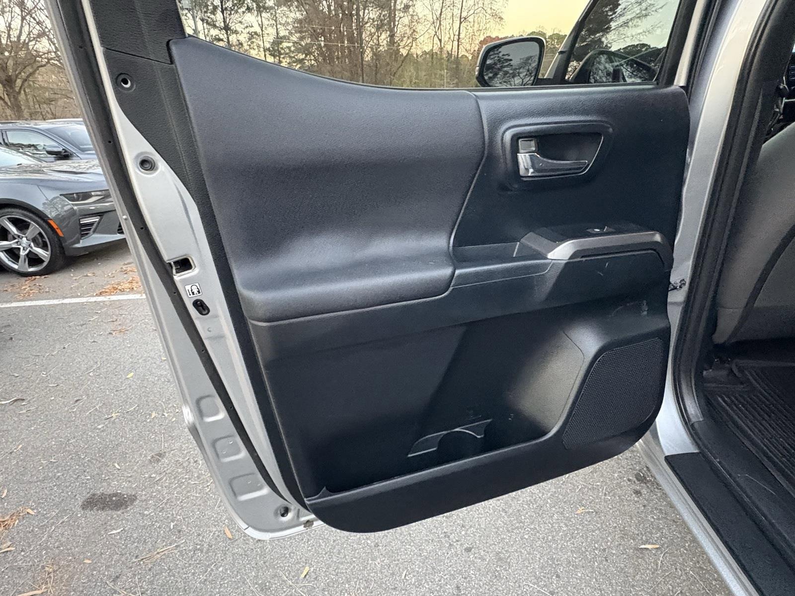 Used 2016 Toyota Tacoma TRD Sport image 25