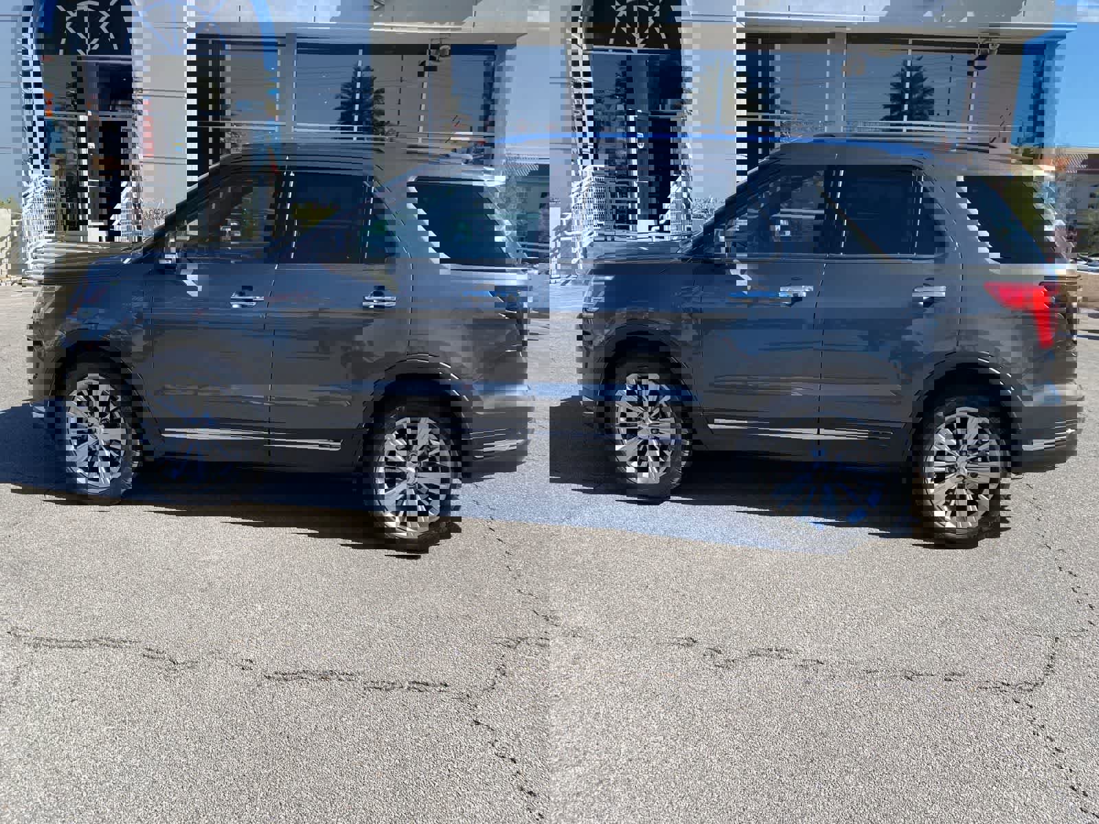 Used 2018 Ford Explorer Limited FWD image 8