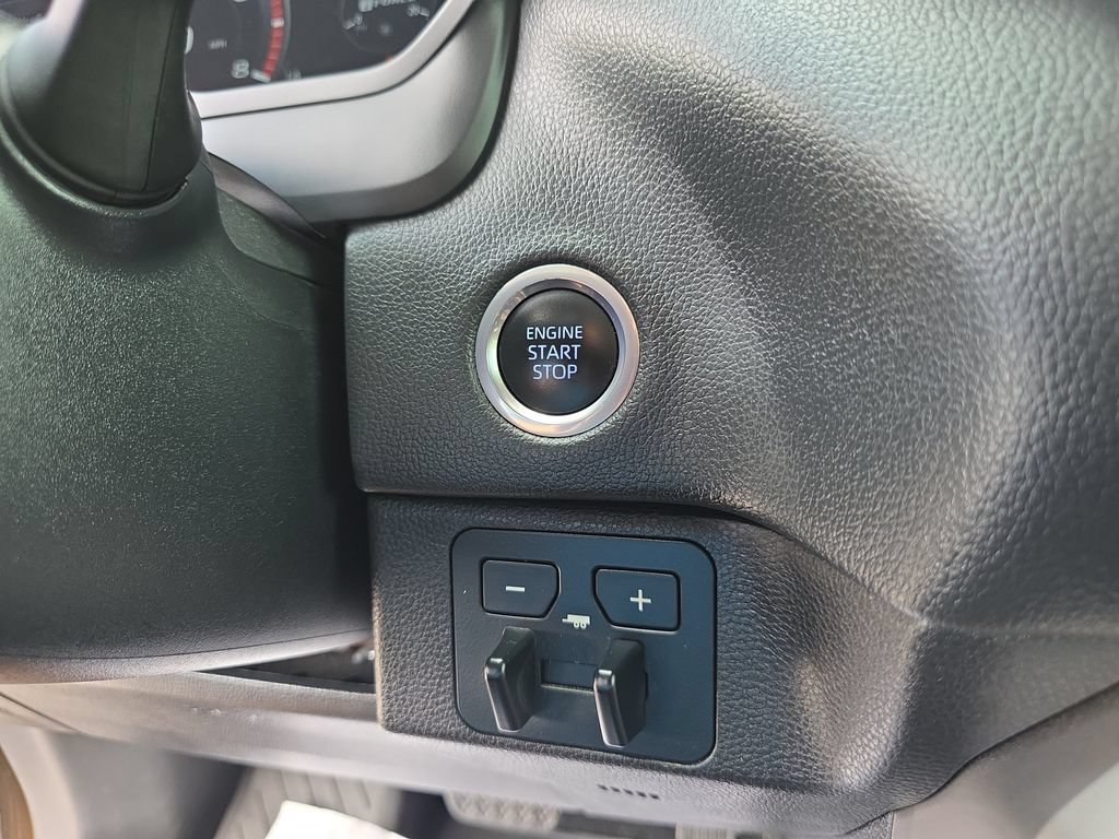 Used 2024 Toyota Tundra Limited AWD/4WD image 23