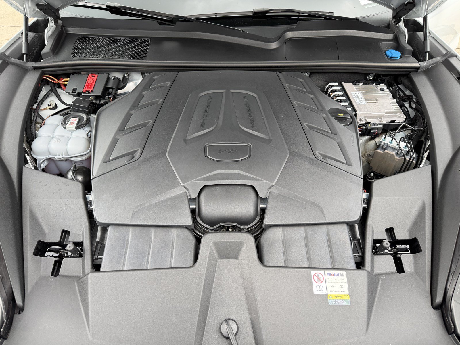 Used 2024 Porsche Cayenne Turbo GT AWD/4WD image 9