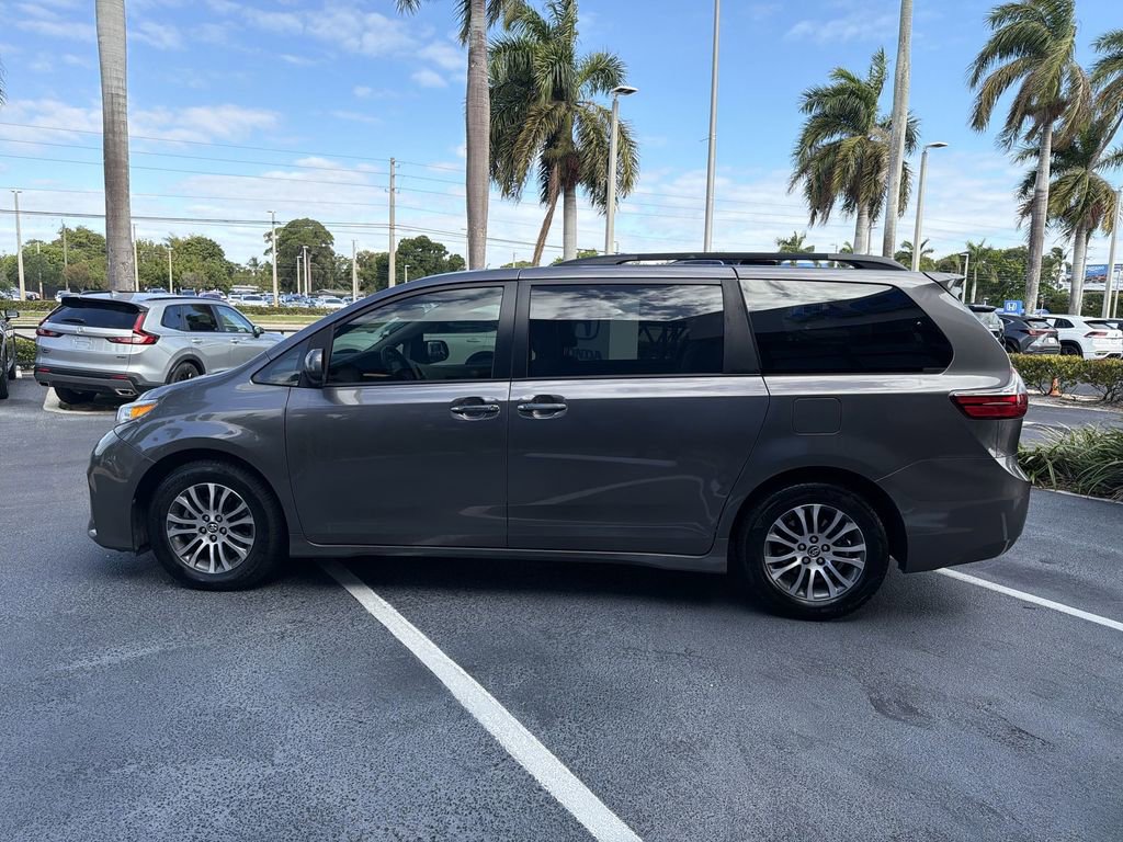 Used 2019 Toyota Sienna XLE w/ XLE Navigation Package FWD image 5